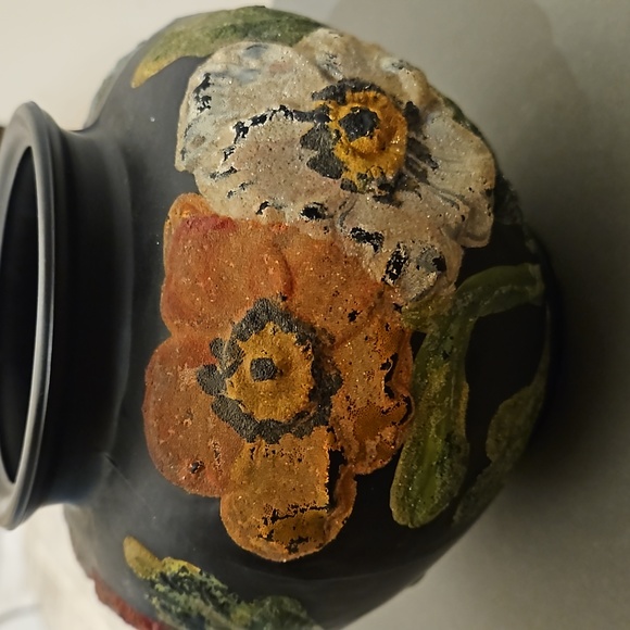 TIFFIN Black Amethyst Satin Glass Poppy Vase with raised molded flowers . - Picture 3 of 7